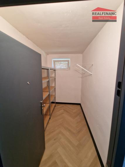 TEHLOVÝ 3.-izb. kompl. zrekonštruovaný byt s balkónom, 70m2, klíma, 5x vstavaná skriňa, Koniarekova ul.