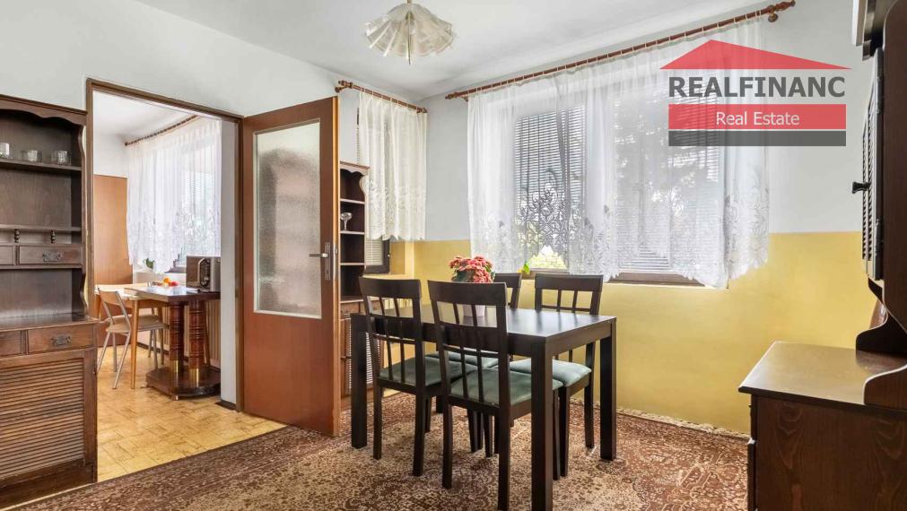 REALFINANC – 100% aktuálny! 35 ročný - 5 izbový rodinný dom s garážou, pozemok 692 m2, Opoj !