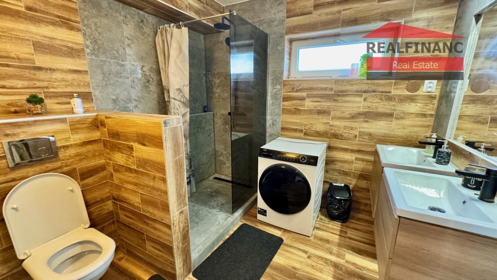 Na predaj zrekonštruovaný a plne vybavený penzión (15 lôžok) v malebnej obci Smolenice.