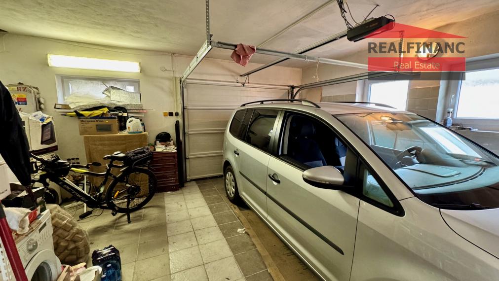 Na predaj zrekonštruovaný a plne vybavený penzión (15 lôžok) v malebnej obci Smolenice.