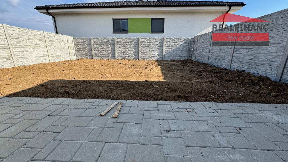POSLEDNÝ VOĽNÝ, dokončenie v štandarde!!! NOVOSTAVBA 4.-izb. RD, hliníkové žalúzie, 2x park. miesto, obec Dolná Krupá