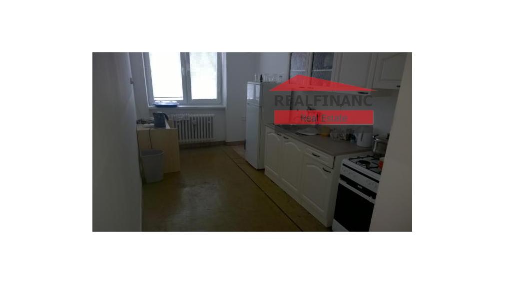 Ponúkame Vám na prenájom 3 izbový tehlový byt v Trnave, ul. Študentská max. pre 6 osôb v blízkosti centra mesta a žel. stanice