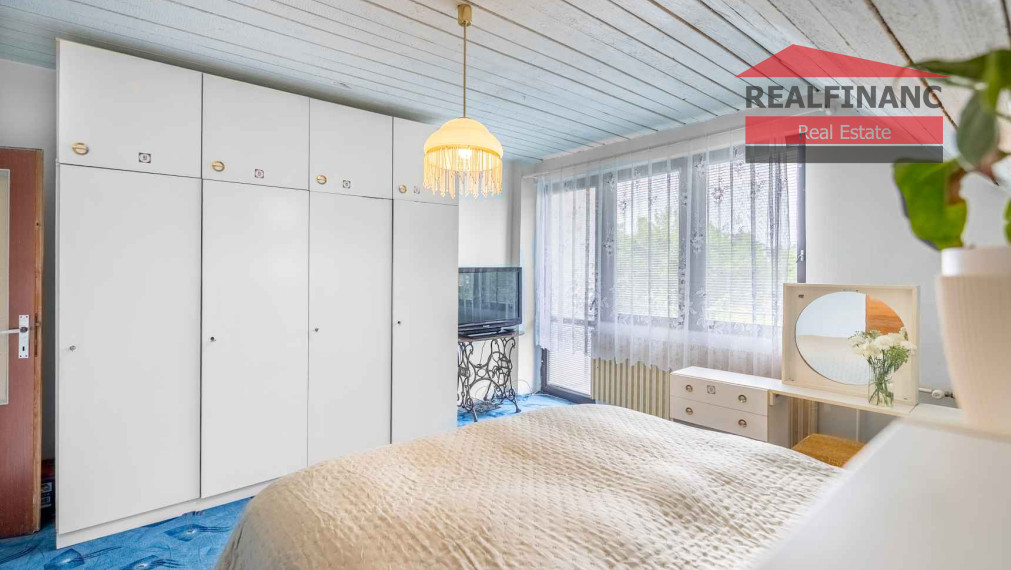 REALFINANC – 100% aktuálny! 35 ročný - 5 izbový rodinný dom s garážou, pozemok 692 m2, Opoj !