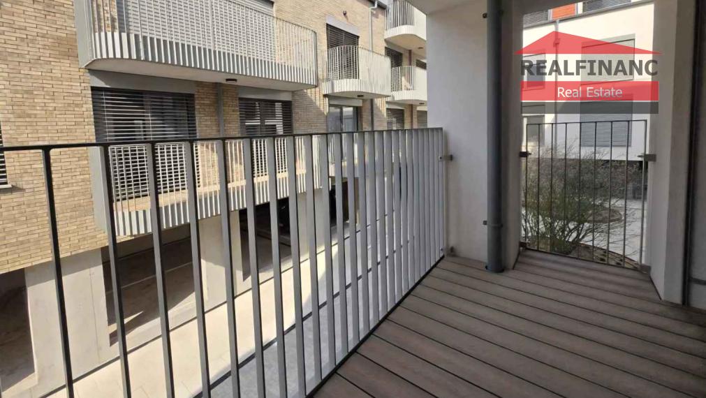 REALFINANC 100% aktuálny!!! Novostavba 2 izbový byt 79,00 m² s balkónom aj terasou v novostavbe Rezidencia Hviezdoslavova v centre mesta Trnava.