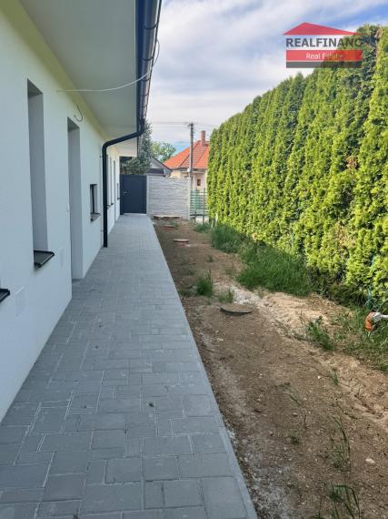 POSLEDNÝ VOĽNÝ, dokončenie v štandarde!!! NOVOSTAVBA 4.-izb. RD, hliníkové žalúzie, 2x park. miesto, obec Dolná Krupá