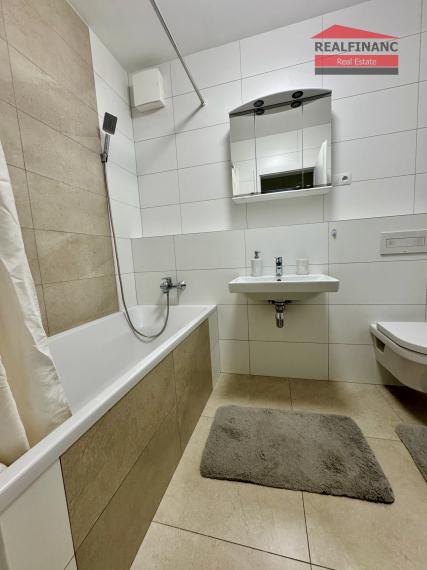 # CITY RESIDENCE # Exkluzívny 2.-izb. kompletne zariadený byt s terasou, 2x šatník, CENTRUM MESTA