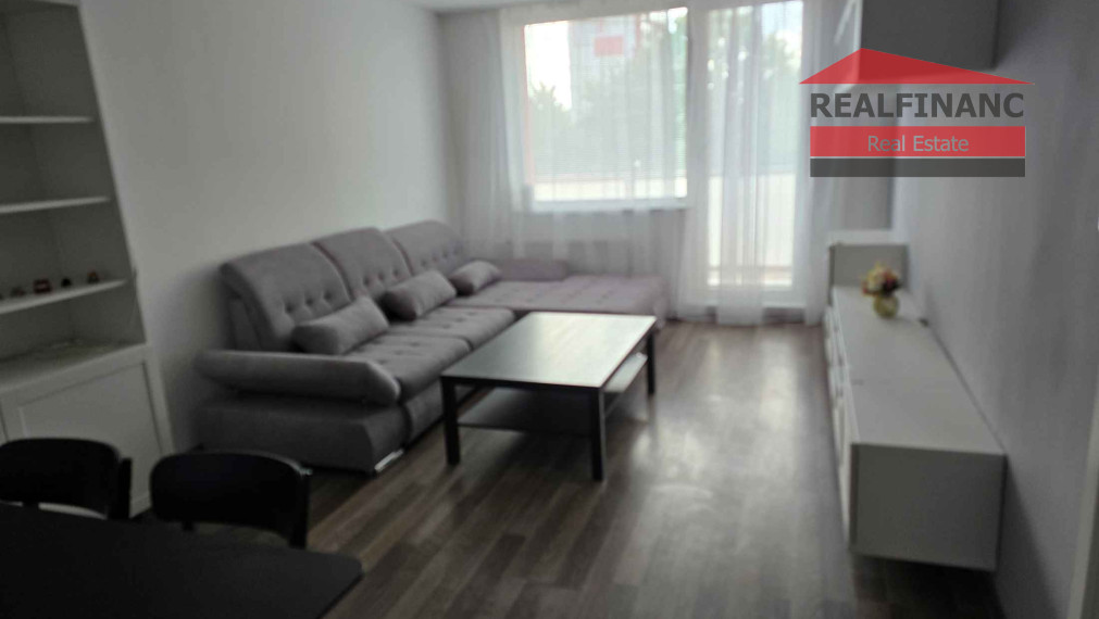 REALFINANC 100% aktuálny!!! Na prenájom po rekonštrukcii 3-izbový byt 68 m2, loggia, Jiráskova - Trnava.