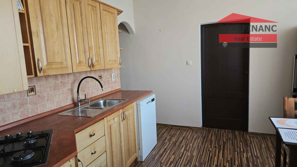 REALFINANC 100% aktuálny!!! Po rekonštrukcii 3-izbový byt 73,02 m2 + 4 m2 loggia, Rovná ulica Trnava.