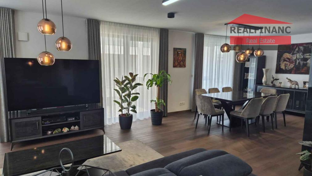 REALFINANC 100% aktuálny!!! Novostavba 4 izbový byt 156,5 m² v novostavbe Rezidencia Hviezdoslavova v centre mesta Trnava.