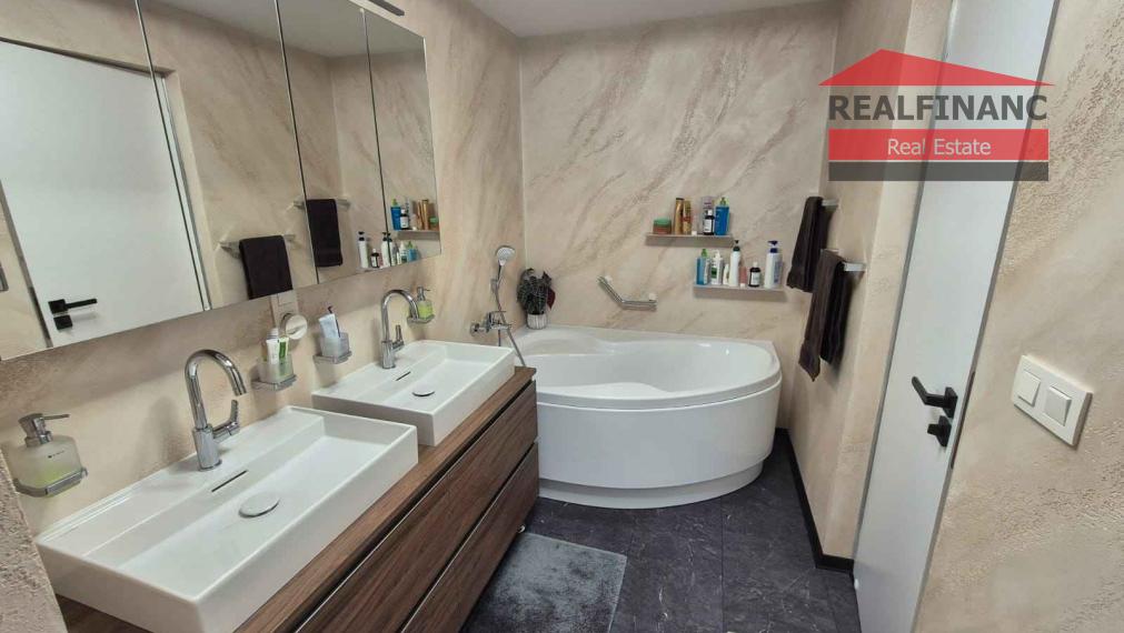 REALFINANC 100% aktuálny!!! Novostavba 4 izbový byt 156,5 m² v novostavbe Rezidencia Hviezdoslavova v centre mesta Trnava.