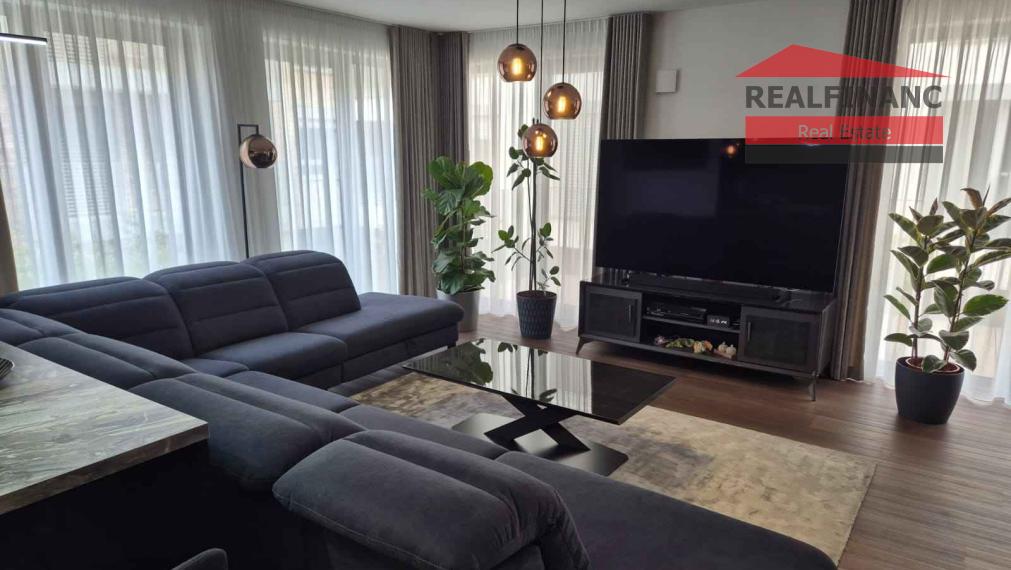 REALFINANC 100% aktuálny!!! Novostavba 4 izbový byt 156,5 m² v novostavbe Rezidencia Hviezdoslavova v centre mesta Trnava.
