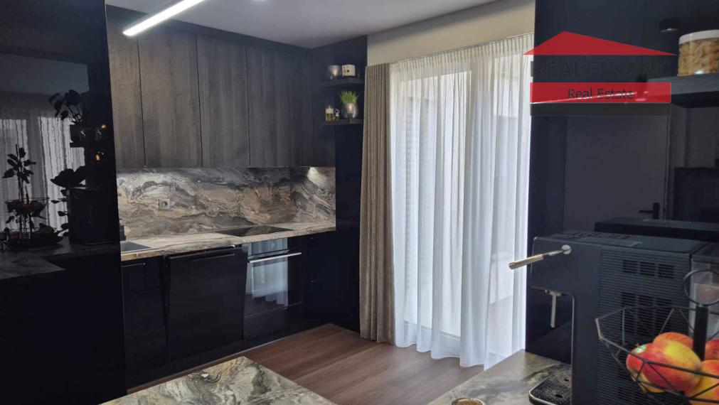 REALFINANC 100% aktuálny!!! Novostavba 4 izbový byt 156,5 m² v novostavbe Rezidencia Hviezdoslavova v centre mesta Trnava.