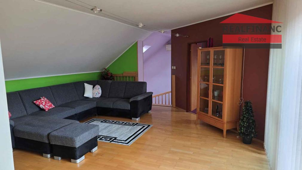 Na prenájom po rekonštrukcii 3-izbový byt 100 m2, v rodinnom dome pre 3 študentky kúsok od centra, Oblúková ulica, Trnava.