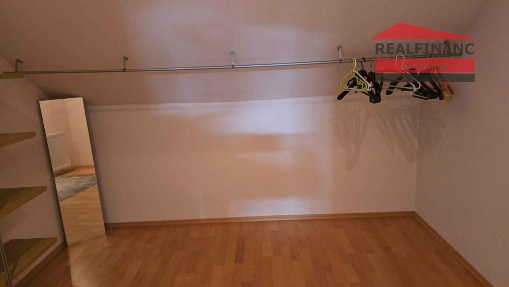 Na prenájom po rekonštrukcii 3-izbový byt 100 m2, v rodinnom dome pre 3 študentky kúsok od centra, Oblúková ulica, Trnava.