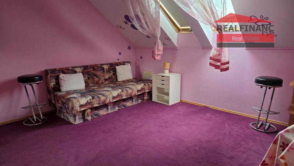 Na prenájom po rekonštrukcii 3-izbový byt 100 m2, v rodinnom dome pre 3 študentky kúsok od centra, Oblúková ulica, Trnava.
