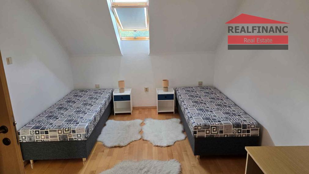 Na prenájom po rekonštrukcii 3-izbový byt 100 m2, v rodinnom dome pre 3 študentky kúsok od centra, Oblúková ulica, Trnava.