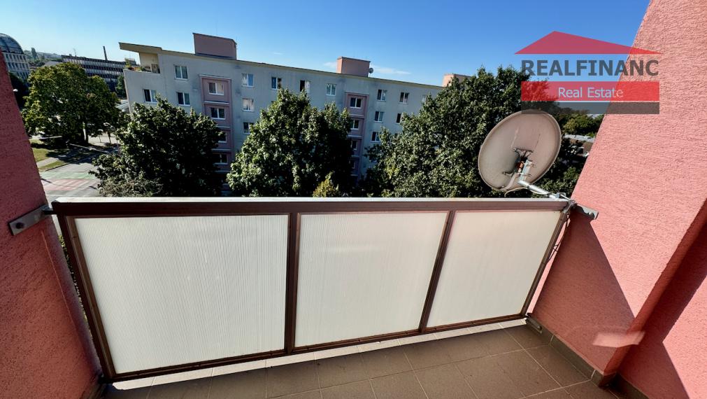 Prenájom 2.-izb. byt s balkónom pre mladý pár prípadne dve študentky !!!!