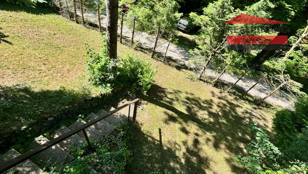 Na predaj zariadená chata s pozemkom 352m2 v srdci Malých Karpát – Buková