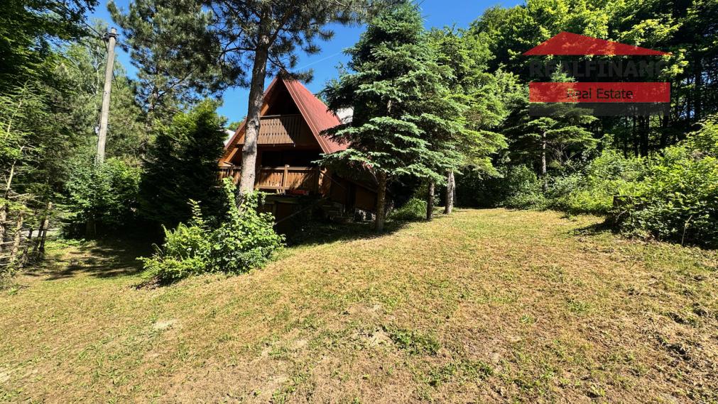 Na predaj zariadená chata s pozemkom 352m2 v srdci Malých Karpát – Buková
