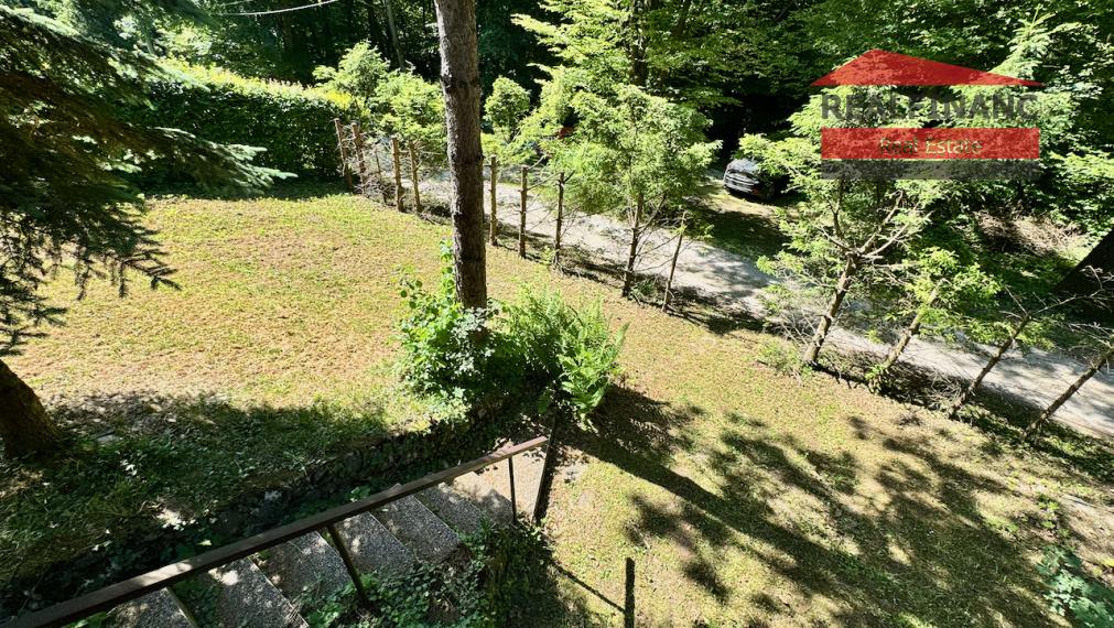 Na predaj zariadená chata s pozemkom 352m2 v srdci Malých Karpát – Buková