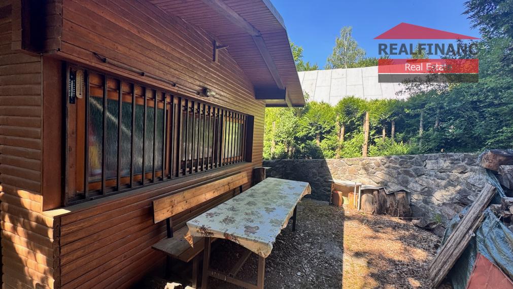 Na predaj zariadená chata s pozemkom 352m2 v srdci Malých Karpát – Buková