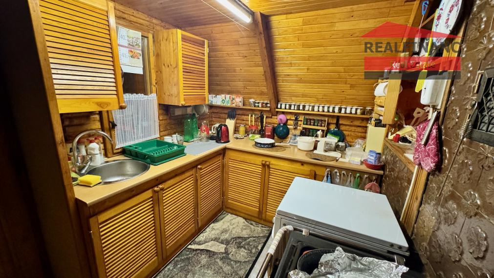 Na predaj zariadená chata s pozemkom 352m2 v srdci Malých Karpát – Buková