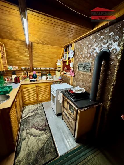 Na predaj zariadená chata s pozemkom 352m2 v srdci Malých Karpát – Buková