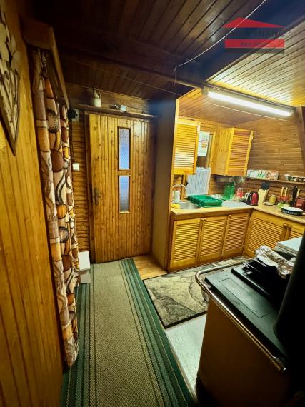 Na predaj zariadená chata s pozemkom 352m2 v srdci Malých Karpát – Buková