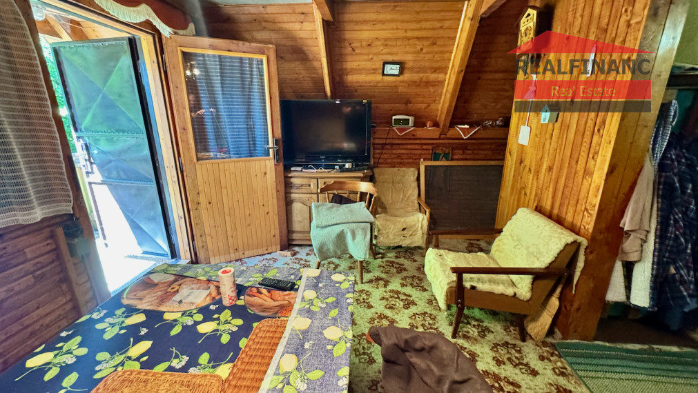 Na predaj zariadená chata s pozemkom 352m2 v srdci Malých Karpát – Buková