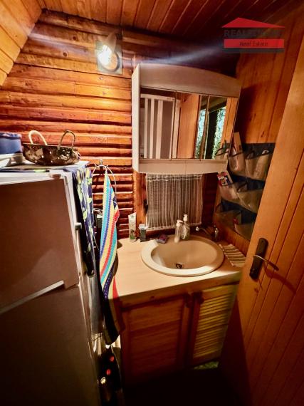 Na predaj zariadená chata s pozemkom 352m2 v srdci Malých Karpát – Buková