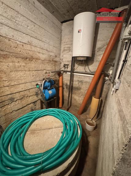Na predaj zariadená chata s pozemkom 352m2 v srdci Malých Karpát – Buková