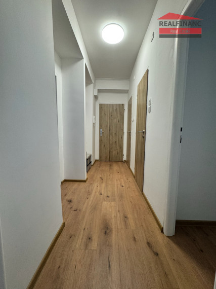 Prenájom veľký 3.-izb. novo zrekonštruovaný byt s loggiou v top lokalite blízko centra mesta a žel. stanice na Hospodárskej ul.