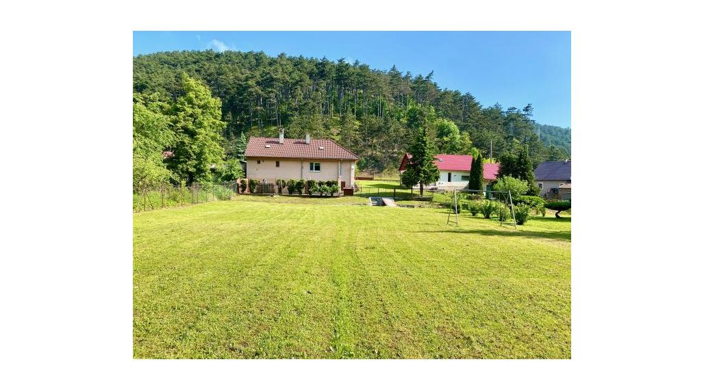 REZERVOVANÝ!! Pekný 3.-izb. RD po rozsiahlej rekonštrukcii, 1050m2 slnečný pozemok, obec Buková