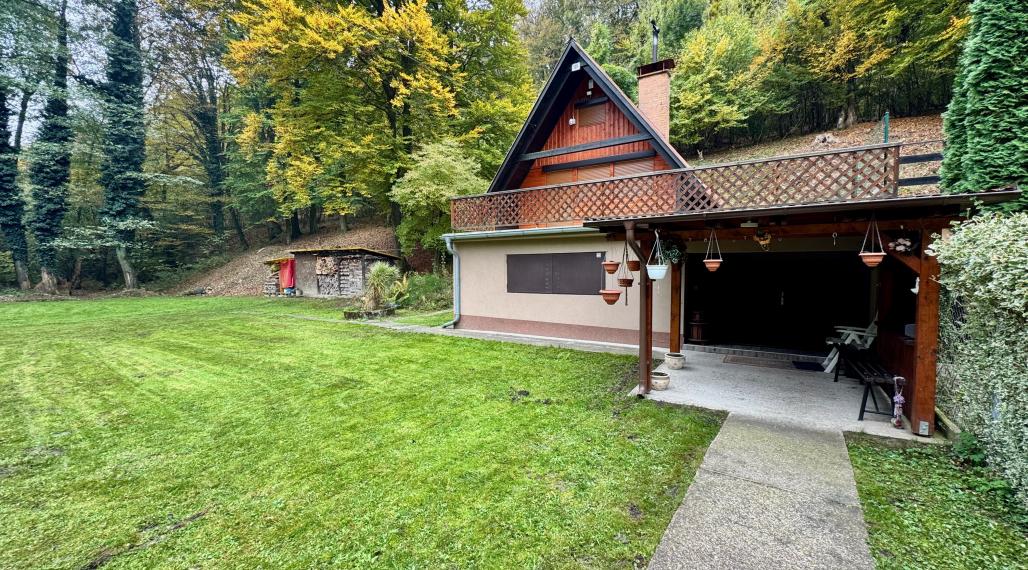 Zariadená 3,5.-izb. chata po rekonštrukcii v malebnej prírode Malých Karpát