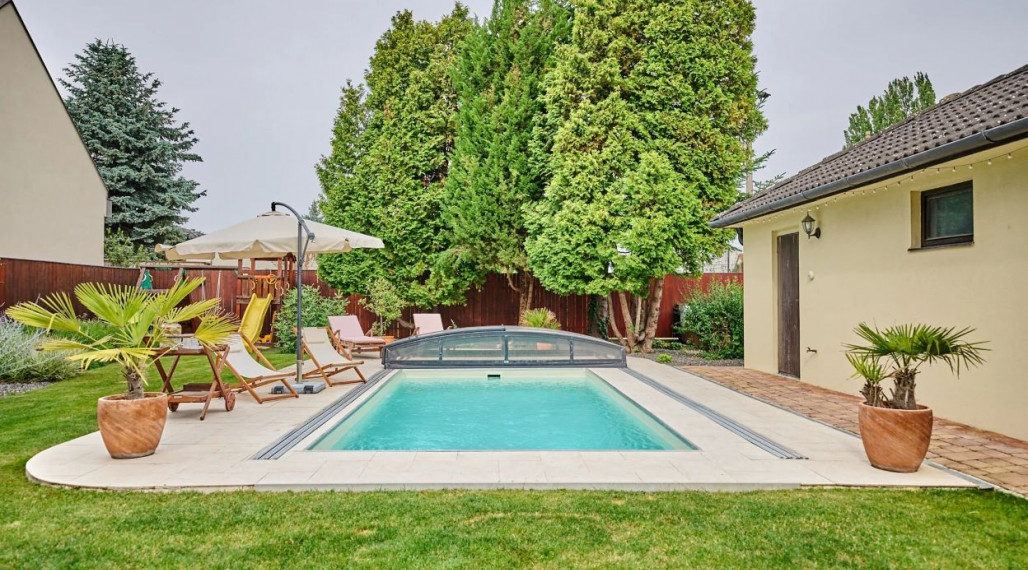 100% aktuálna! 6 izbová Vila s 2 garážou na pozemku 850 m2.