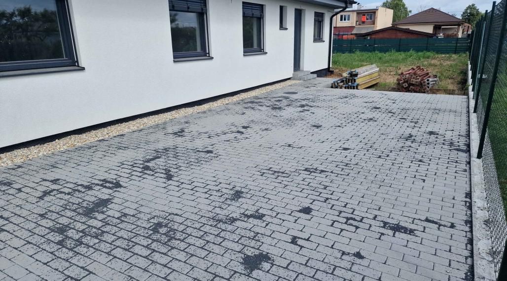 100% aktuálny ! Novostavba 4 izbový Rodinný Dom, 3x parkovacie miesto, pozemok 582 m2, fotovoltaika, Hrnčiarovce nad Parnou !