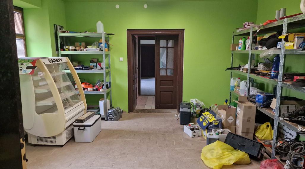 REALFINANC – 100% aktuálny, murovaný skladovací ako aj obchodný objekt, 234 m2- pozemok 783 m2 !!!