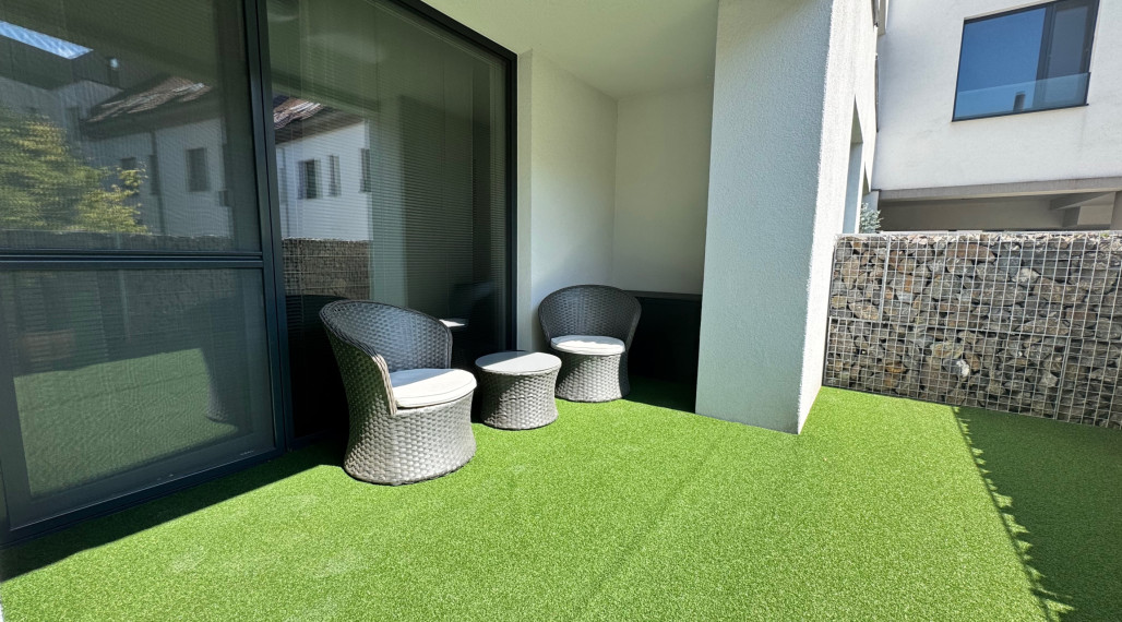 # CITY RESIDENCE # Exkluzívny 2.-izb. kompletne zariadený byt s terasou, 2x šatník, CENTRUM MESTA