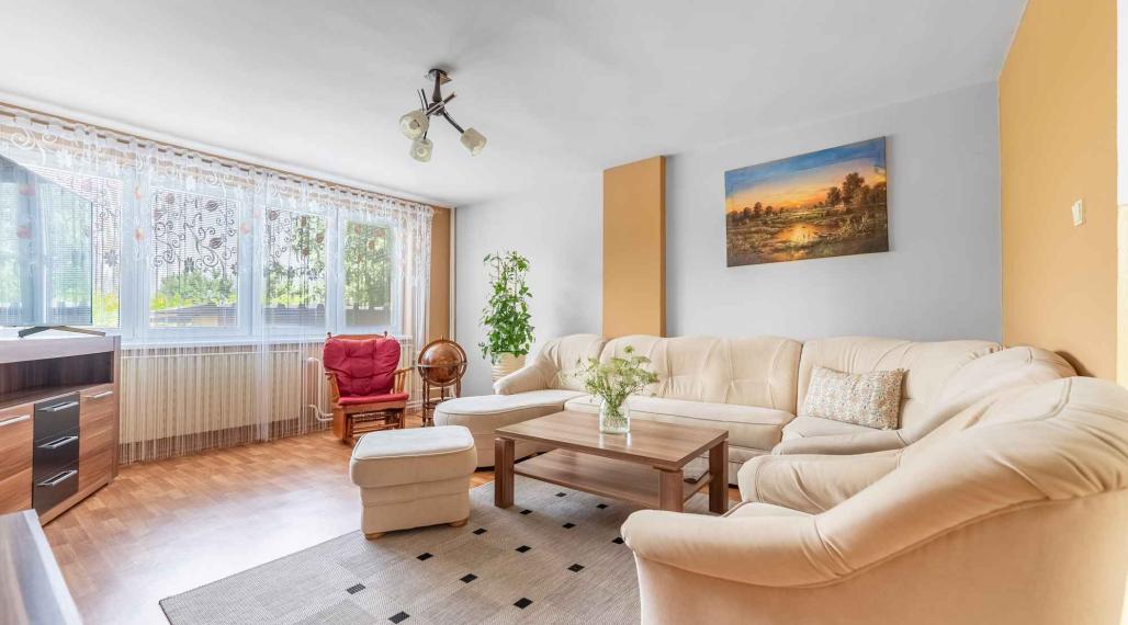 REALFINANC – 100% aktuálny! 35 ročný - 5 izbový rodinný dom s garážou, pozemok 692 m2, Opoj !