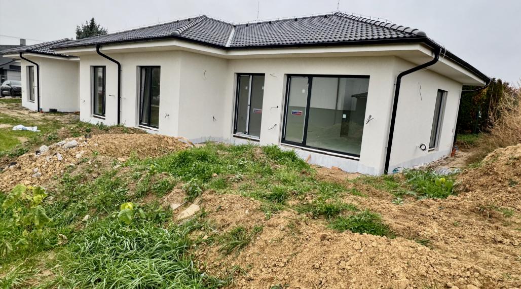 DOKONČENIE PODĽA VL. VÝBERU DO ŠTANDARDU V CENE!! NOVOSTAVBA 4.-izb. RD, hliníkové žalúzie, 2x park. miesto, obec Dolná Krupá