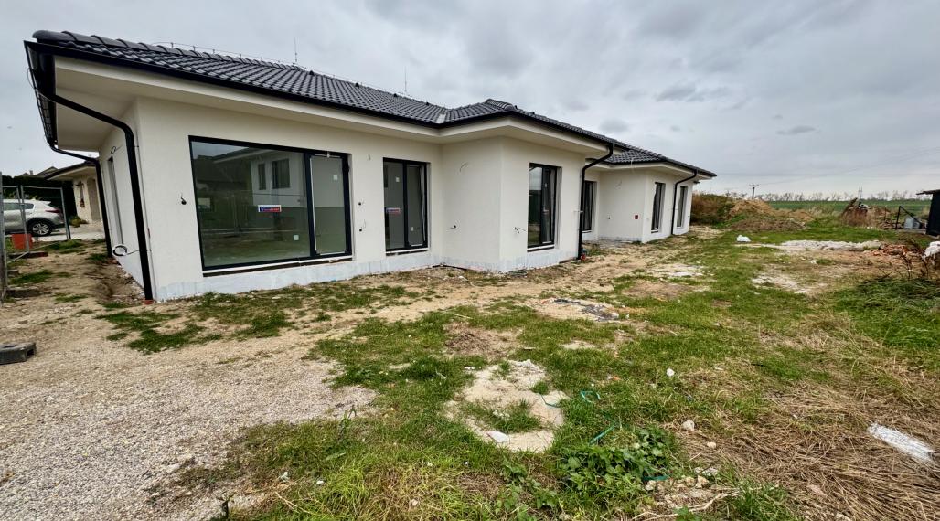 DOKONČENIE PODĽA VL. VÝBERU DO ŠTANDARDU V CENE!! NOVOSTAVBA 4.-izb. RD, hliníkové žalúzie, 2x park. miesto, obec Dolná Krupá