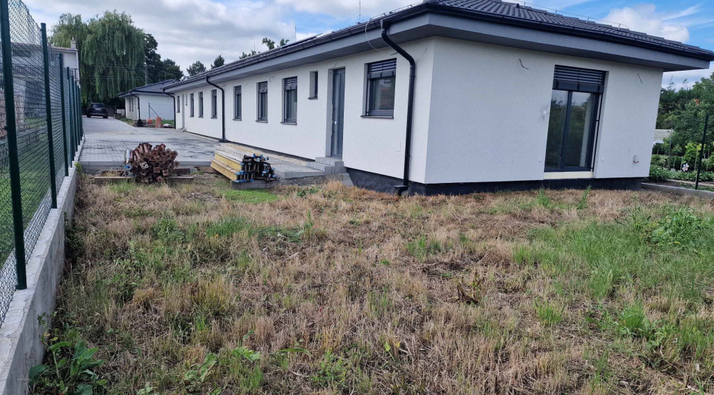 100% aktuálny ! Novostavba 4 izbový Rodinný Dom, 3x parkovacie miesto, pozemok 582 m2, fotovoltaika, Hrnčiarovce nad Parnou !