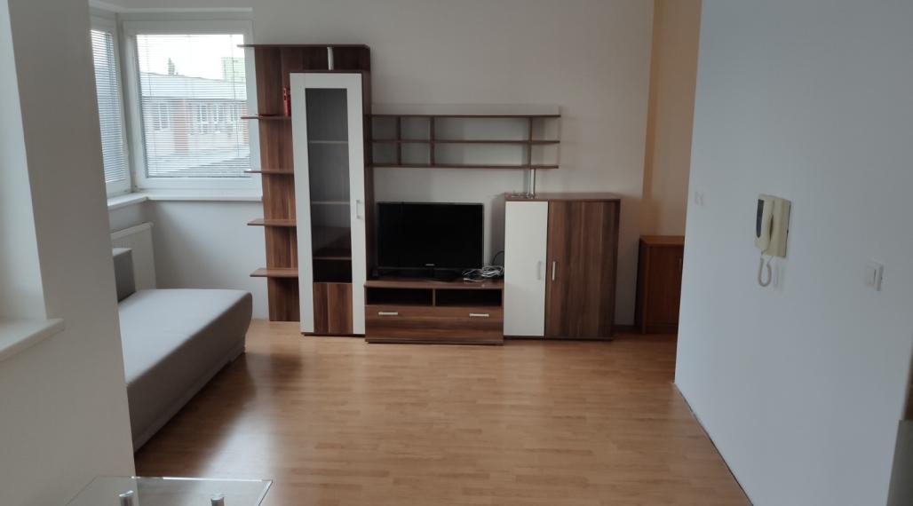 Prenájom 1 izb. byt s parkovacím miestom T.Vansovej 4/A