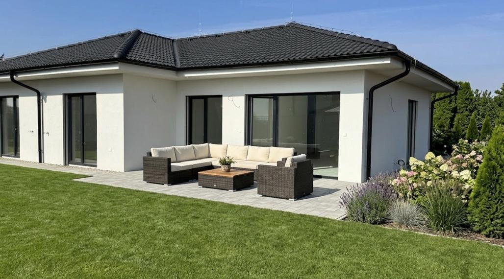 DOKONČENIE PODĽA VL. VÝBERU DO ŠTANDARDU V CENE!! NOVOSTAVBA 4.-izb. RD, hliníkové žalúzie, 2x park. miesto, obec Dolná Krupá