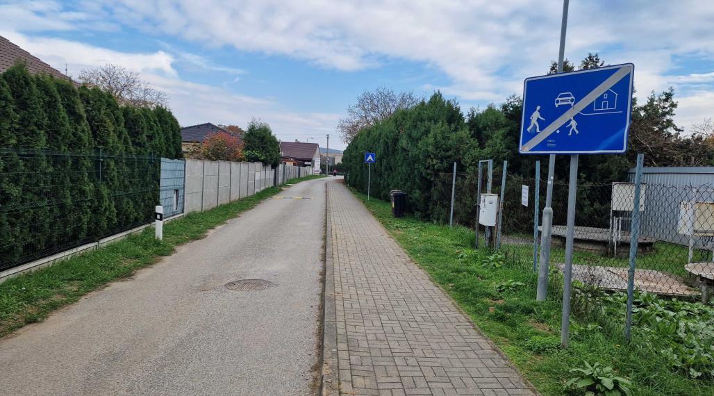 REALFINANC – 100% aktuálny! Stavebný pozemok celkom 959 m2, tichá ulica obec Madunice !!!