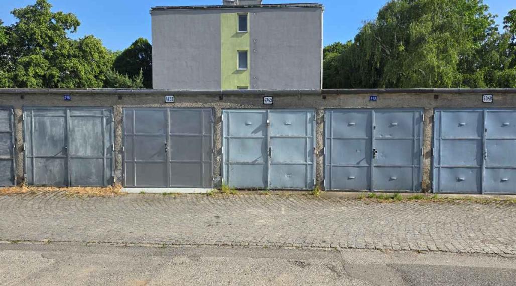REALFINANC 100% aktuálna!!! Garáž v osobnom vlastníctve vrátane pozemku 16 m2, Trnava.