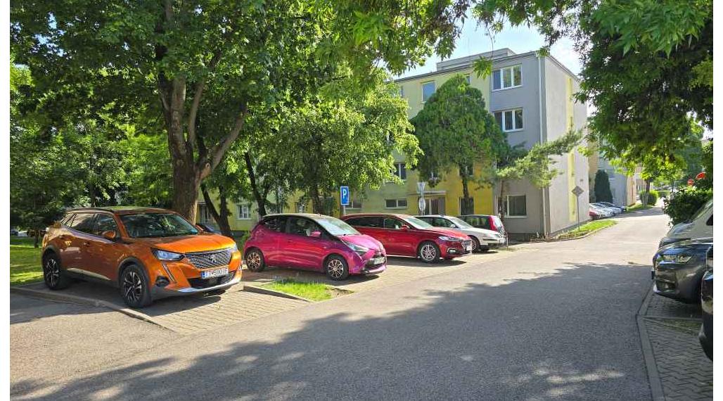 REALFINANC 100% aktuálny!!! Pôvodný stav 4 -izbový byt 75,84 m2 + 3 m2 loggia, Trnava.
