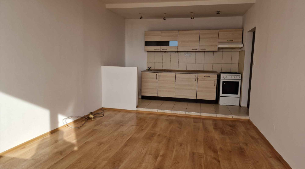 REALFINANC 100% aktuálny!!! Na prenájom po rekonštrukcii 2-izbový byt 42 m2, + 2 x loggia, Jiráskova - Trnava.