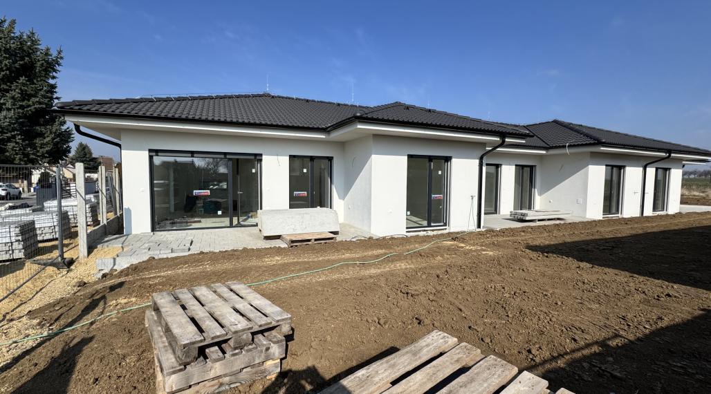 DOKONČENIE PODĽA VL. VÝBERU DO ŠTANDARDU V CENE!! NOVOSTAVBA 4.-izb. RD, hliníkové žalúzie, 2x park. miesto, obec Dolná Krupá