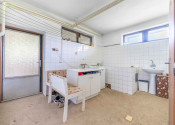 REALFINANC – 100% aktuálny! 35 ročný - 5 izbový rodinný dom s garážou, pozemok 692 m2, Opoj ! - fotografia 19